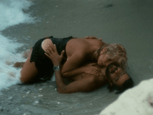 Travolti da un insolito destino nell’azzurro mare d’agosto (1974)